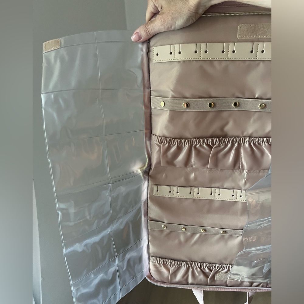 BagSmart Jewelry organizer. Foldable. Zip closure. Collapsible, BNWT